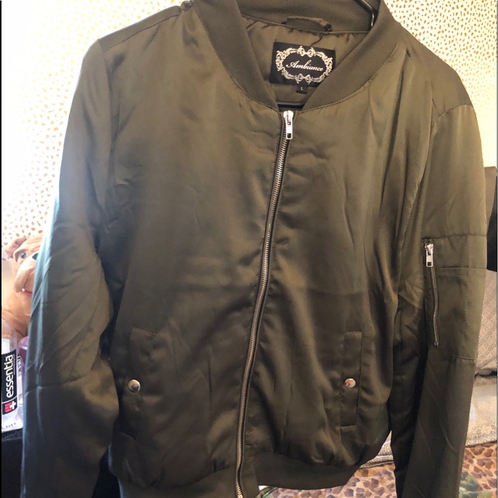 Bomber - Picture 2 of 3